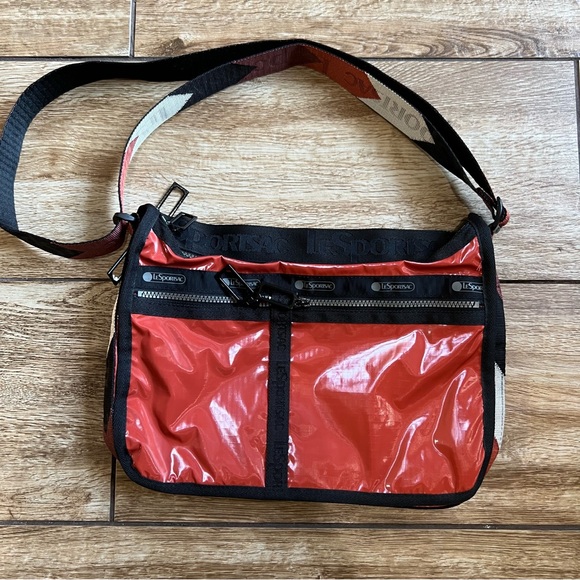 Lesportsac Handbags - Lesportsac Deluxe Everyday Bag Messenger Bag Aztec Burnt Orange